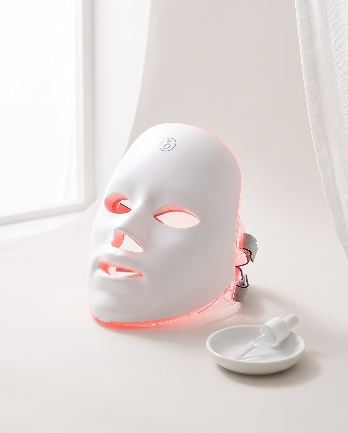 WELLURIA LED face mask in soft daylight